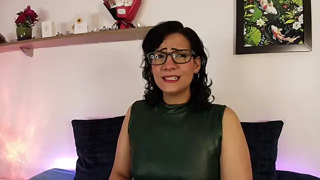 Snapshot of Elliee_ chatting on 18, 4, 2026 Elliee online show from 18, 4, 2026