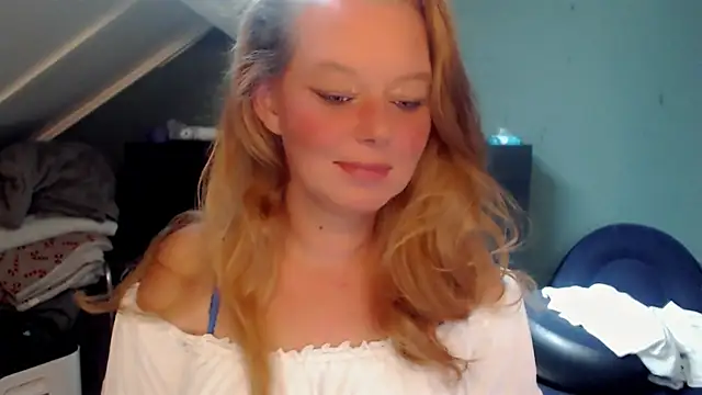 Snapshot of roxanna24 chatting on 7, 7, 2026 roxanna24 online show from 7, 7, 2026