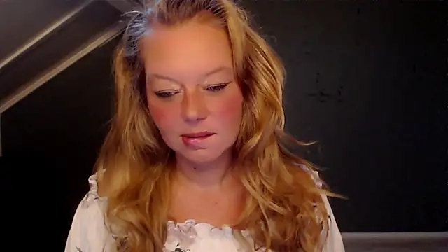 Snapshot of roxanna24 chatting on 26, 7, 2026 roxanna24 online show from 26, 7, 2026