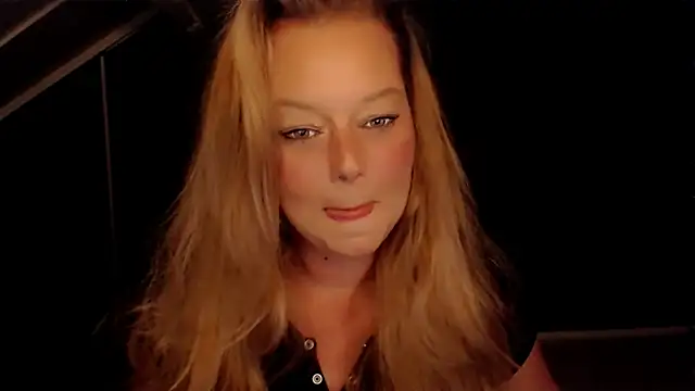 Snapshot of roxanna24 chatting on 29, 7, 2026 roxanna24 online show from 29, 7, 2026