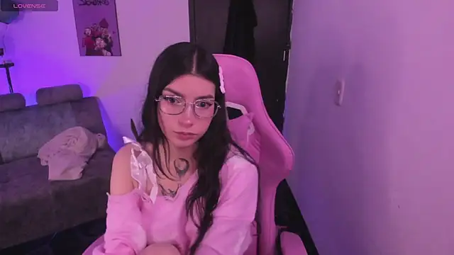 Snapshot of cami_mila9 chatting on 1, 12, 2025 cami mila9 online show from 1, 12, 2025