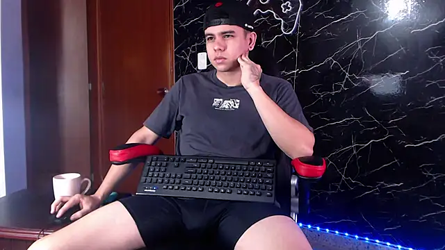 Snapshot of maty_hardx chatting on 8, 2, 2025 maty hardx online show from 8, 2, 2025