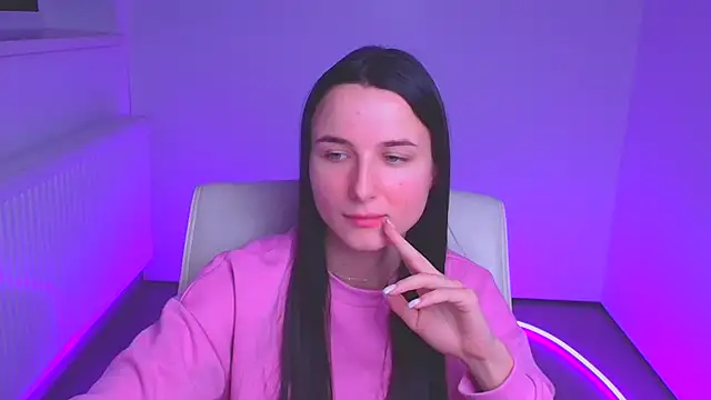 Eva Janee online show from 8, 1, 2025