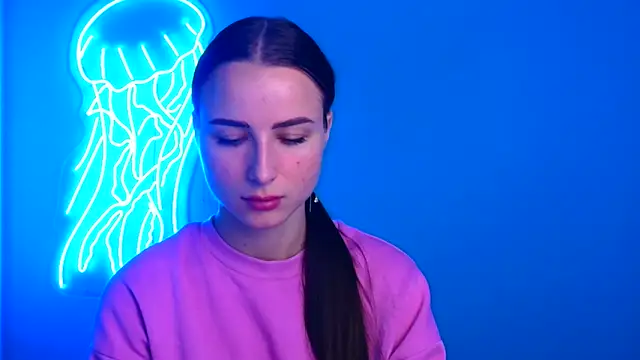 Eva Janee online show from 17, 9, 2025