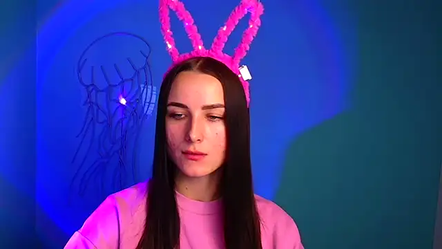 Eva Janee online show from 6, 10, 2025