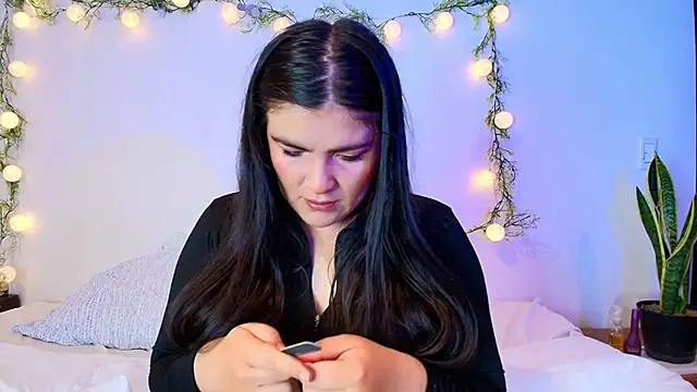 Amara vega online show from 9, 4, 2026