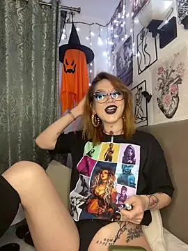 MoonAgnes online show from 4, 3, 2026