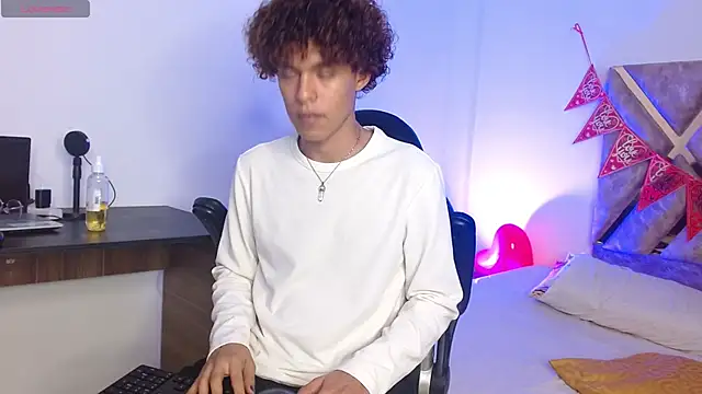 Snapshot of nickolas_moon chatting on 17, 2, 2025 nickolas moon online show from 17, 2, 2025