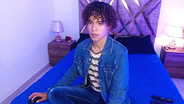 Snapshot of nickolas_moon chatting on 12, 9, 2025 nickolas moon online show from 12, 9, 2025