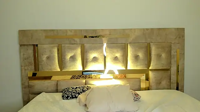 Ari sunshine  online show from 3, 10, 2025