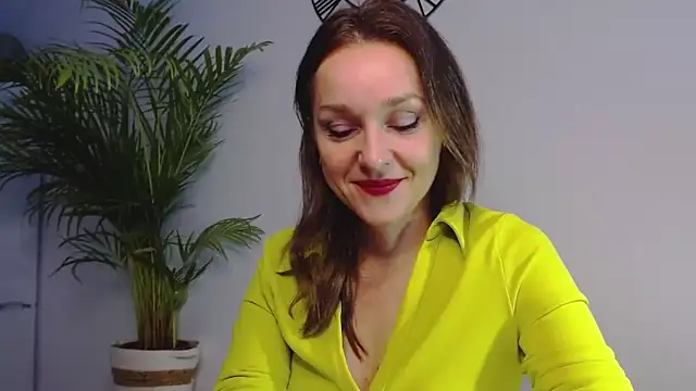 Snapshot of AliciaDesire chatting on 6, 1, 2025 AliciaDesire online show from 6, 1, 2025