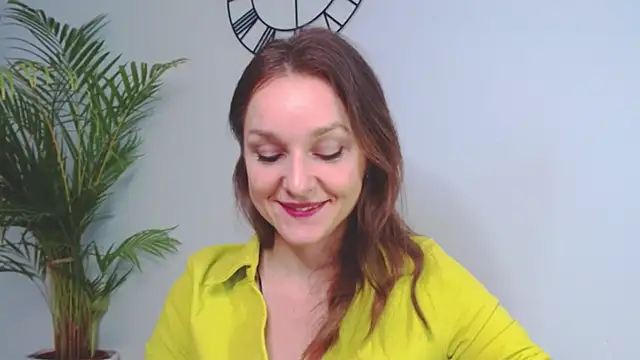 Snapshot of AliciaDesire chatting on 6, 1, 2025 AliciaDesire online show from 6, 1, 2025