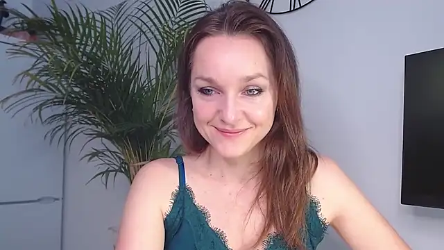 Snapshot of AliciaDesire chatting on 4, 2, 2025 AliciaDesire online show from 4, 2, 2025