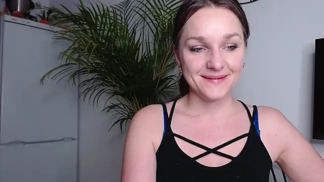 Snapshot of AliciaDesire chatting on 13, 2, 2025 AliciaDesire online show from 13, 2, 2025