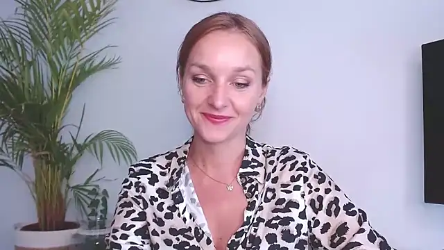 Snapshot of AliciaDesire chatting on 12, 9, 2025 AliciaDesire online show from 12, 9, 2025