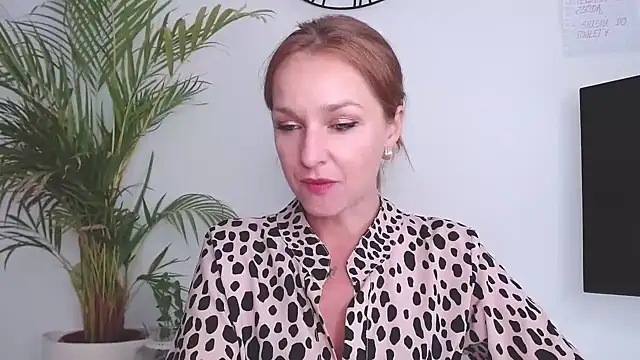 Snapshot of AliciaDesire chatting on 16, 9, 2025 AliciaDesire online show from 16, 9, 2025