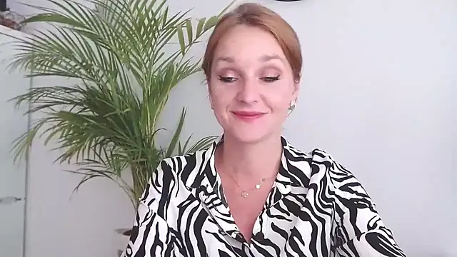 Snapshot of AliciaDesire chatting on 29, 9, 2025 AliciaDesire online show from 29, 9, 2025