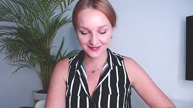 Snapshot of AliciaDesire chatting on 30, 9, 2025 AliciaDesire online show from 30, 9, 2025