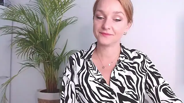 Snapshot of AliciaDesire chatting on 17, 10, 2025 AliciaDesire online show from 17, 10, 2025