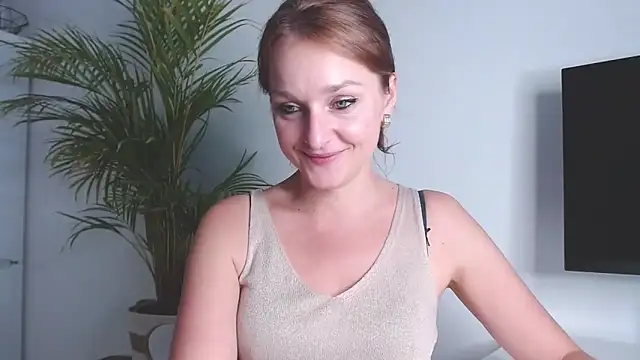 Snapshot of AliciaDesire chatting on 4, 11, 2025 AliciaDesire online show from 4, 11, 2025