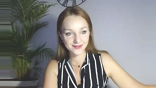 Snapshot of AliciaDesire chatting on 20, 11, 2025 AliciaDesire online show from 20, 11, 2025