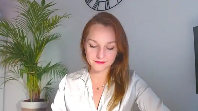 Snapshot of AliciaDesire chatting on 26, 11, 2025 AliciaDesire online show from 26, 11, 2025