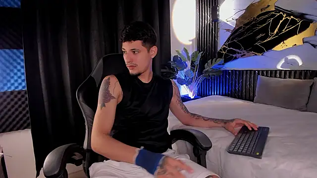 Snapshot of kyle_smithxx chatting on 7, 2, 2026 kyle smithxx online show from 7, 2, 2026