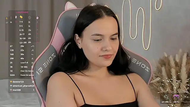 Snapshot of _Sweetie_ chatting on 7, 3, 2025 Sweetie online show from 7, 3, 2025