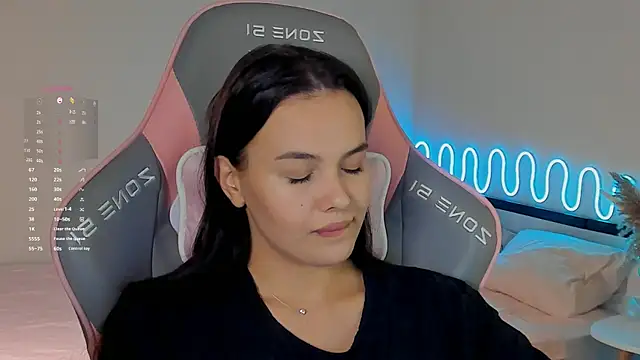 Snapshot of _Sweetie_ chatting on 17, 9, 2025 Sweetie online show from 17, 9, 2025