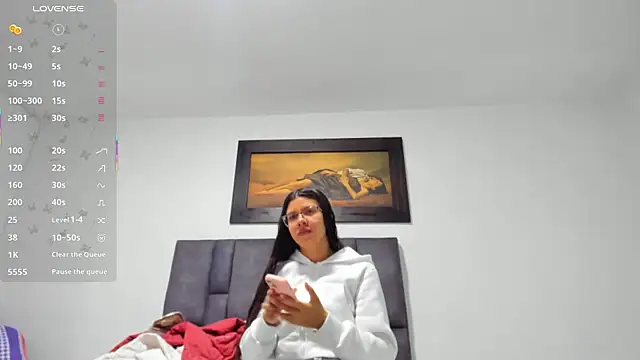 Snapshot of Vahiolet_smith chatting on 6, 7, 2026 Vahiolet smith online show from 6, 7, 2026