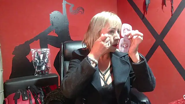 Snapshot of KLOE_PIELL chatting on 6, 3, 2025 KLOE PIELL online show from 6, 3, 2025