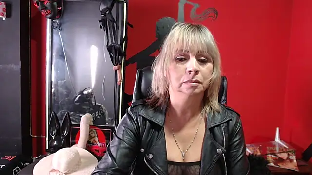Snapshot of KLOE_PIELL chatting on 15, 9, 2025 KLOE PIELL online show from 15, 9, 2025