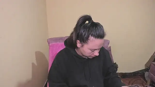 Snapshot of lauraguzman chatting on 3, 7, 2026 lauraguzman online show from 3, 7, 2026