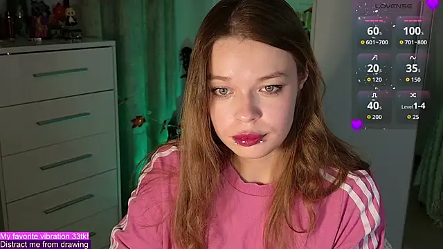 Snapshot of ValBae chatting on 13, 10, 2025 ValBae online show from 13, 10, 2025