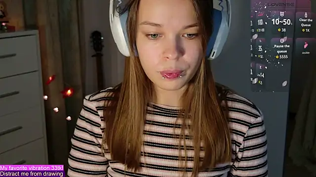 Snapshot of ValBae chatting on 27, 10, 2025 ValBae online show from 27, 10, 2025