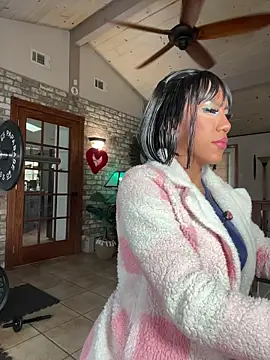 Snapshot of LushianaFitness chatting on 7, 11, 2025 LushianaFitness online show from 7, 11, 2025