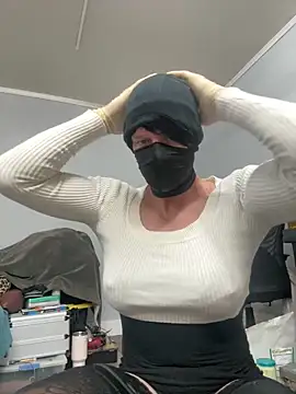 UtopianMisfit1 online show from 10, 4, 2026