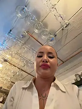 Snapshot of beautydiamond chatting on 25, 6, 2026 beautydiamond online show from 25, 6, 2026