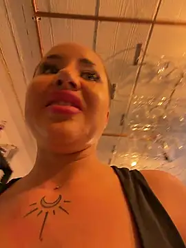 Snapshot of beautydiamond chatting on 9, 7, 2026 beautydiamond online show from 9, 7, 2026