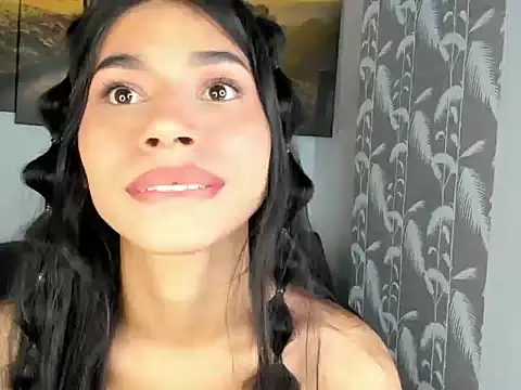 Snapshot of _violetadulce chatting on 4, 1, 2025  violetadulce online show from 4, 1, 2025