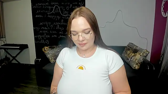 Snapshot of AnitaMays chatting on 8, 11, 2025 AnitaMays online show from 8, 11, 2025