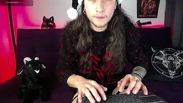Snapshot of blckwolf_6 chatting on 24, 12, 2024 blckwolf 6 online show from 24, 12, 2024