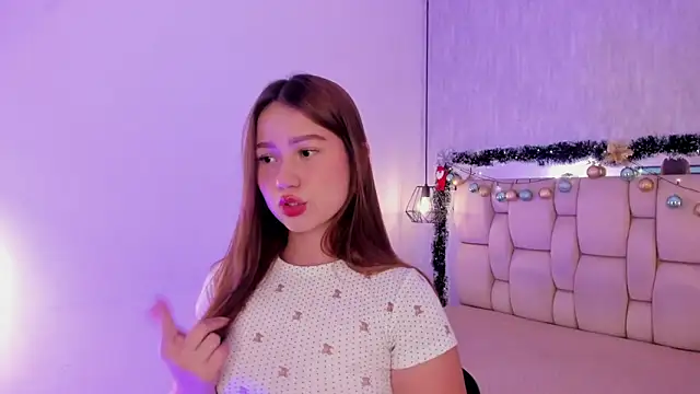 Snapshot of Roxie-Summers11 chatting on 20, 12, 2025 Roxie-Summers11 online show from 20, 12, 2025