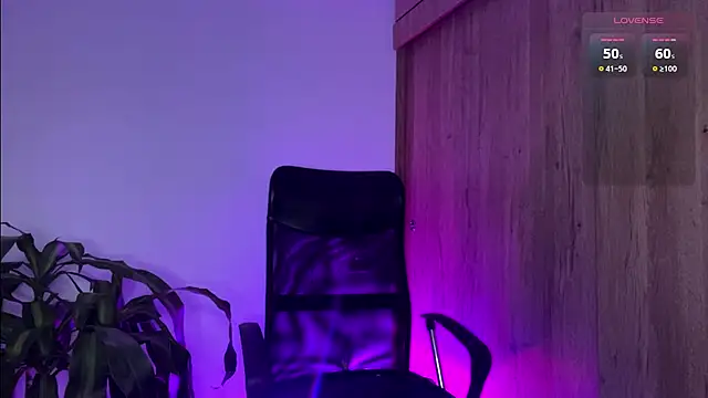 Snapshot of Julifoxx chatting on 28, 12, 2024 Julifoxx online show from 28, 12, 2024