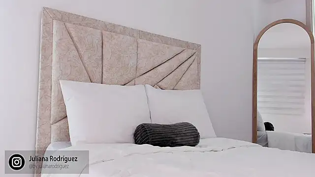 Snapshot of Julifoxx chatting on 20, 10, 2025 Julifoxx online show from 20, 10, 2025