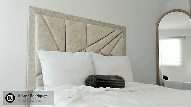 Snapshot of Julifoxx chatting on 26, 10, 2025 Julifoxx online show from 26, 10, 2025