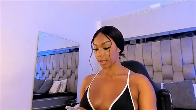 ChaynnaCooper online show from 10, 2, 2025