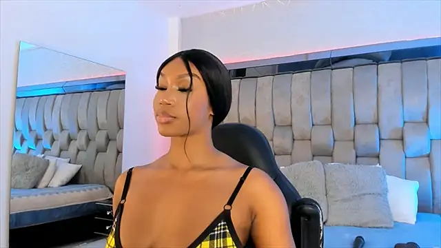 ChaynnaCooper online show from 13, 2, 2025