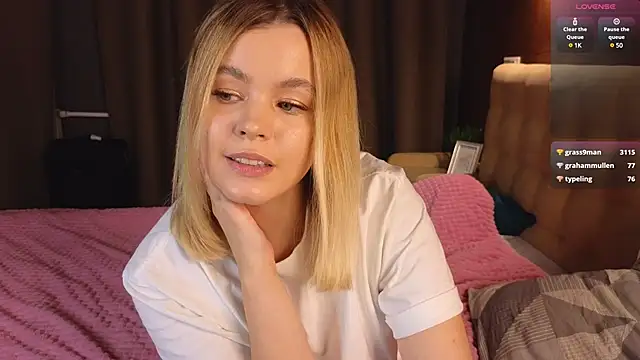 Snapshot of Milana15 chatting on 8, 12, 2024 Milana15 online show from 8, 12, 2024