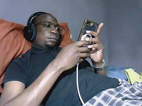 Snapshot of TheeRealShow chatting on 10, 5, 2026 TheeRealShow online show from 10, 5, 2026